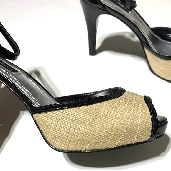 New White House Black Market Giorgio Platform Sandals 7.5 Medium - Picture 5 of 9